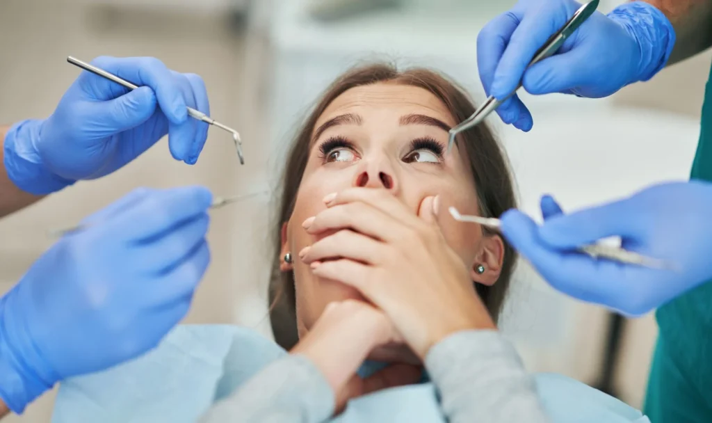 dona amb por al dentista