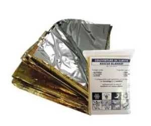 manta isotérmica oro-plata que contiene el maletín de reanimación