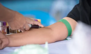 puede un dentista hacer venopunciones